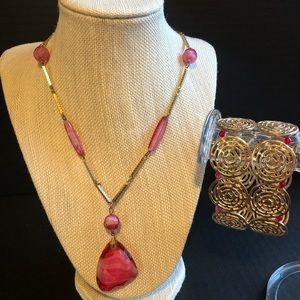 80’s Pink and gold colored necklace and bracelet.